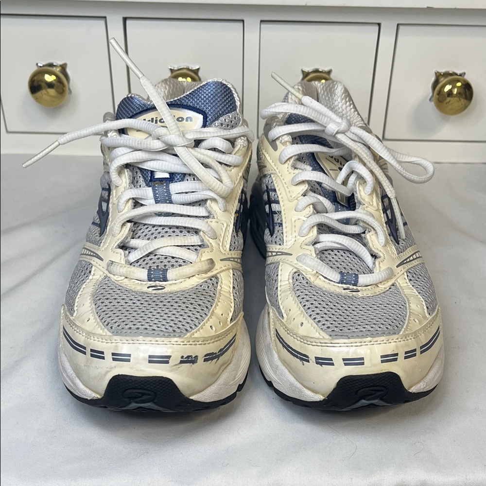 Brooks Women's Sneakers in White and Navy